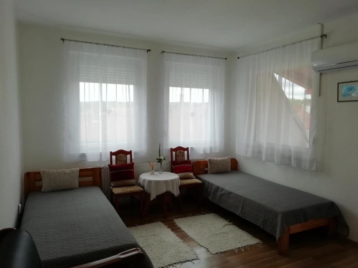 Ferienwohnung Vadasztanya Fogado Egerszalók Exterior foto