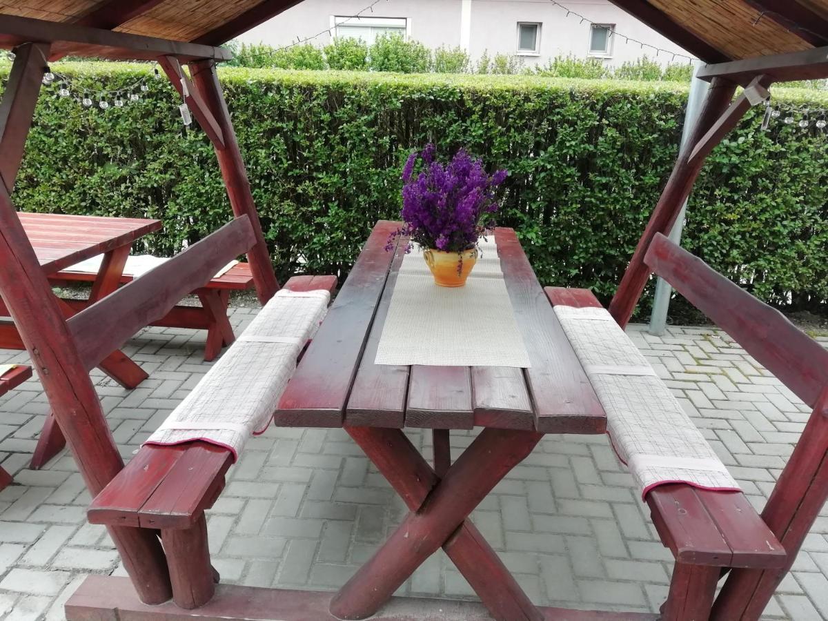 Ferienwohnung Vadasztanya Fogado Egerszalók Exterior foto