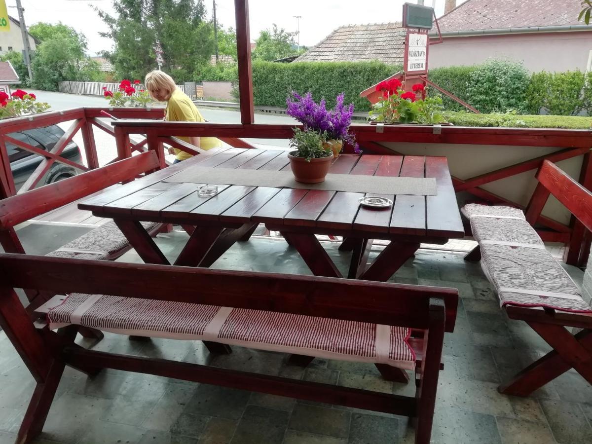 Ferienwohnung Vadasztanya Fogado Egerszalók Exterior foto