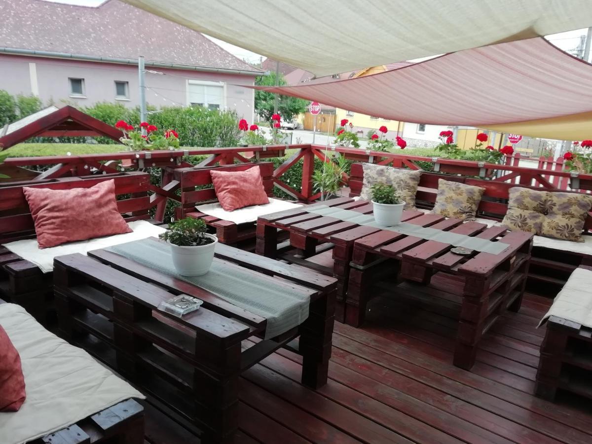 Ferienwohnung Vadasztanya Fogado Egerszalók Exterior foto