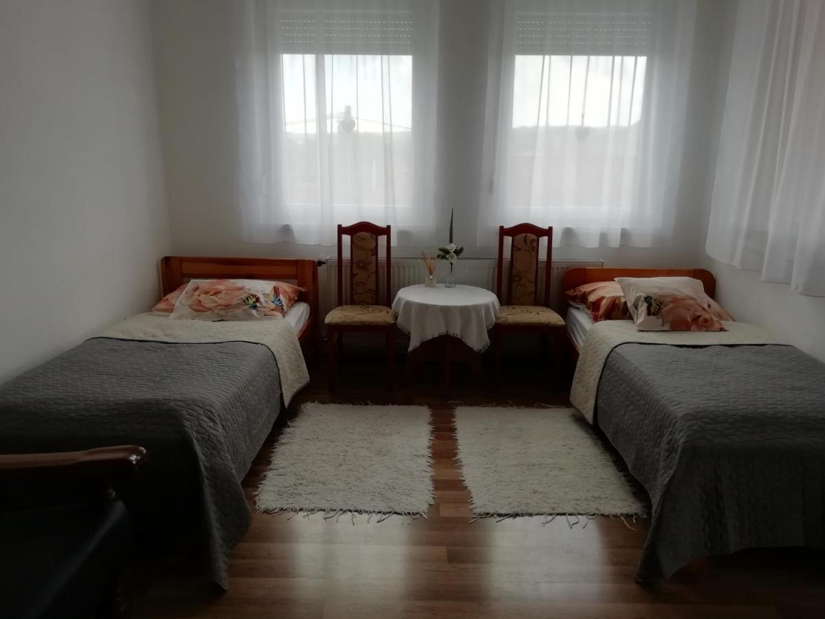 Ferienwohnung Vadasztanya Fogado Egerszalók Exterior foto