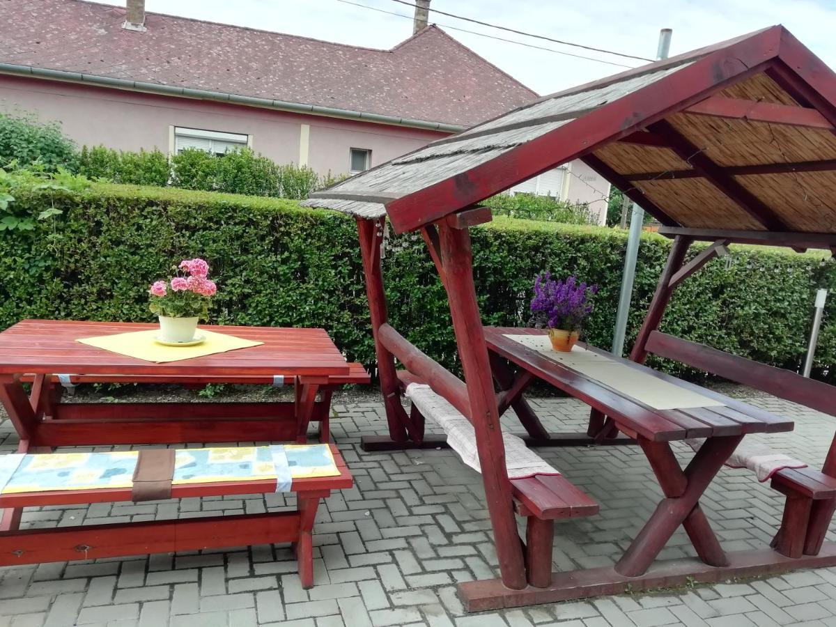 Ferienwohnung Vadasztanya Fogado Egerszalók Exterior foto