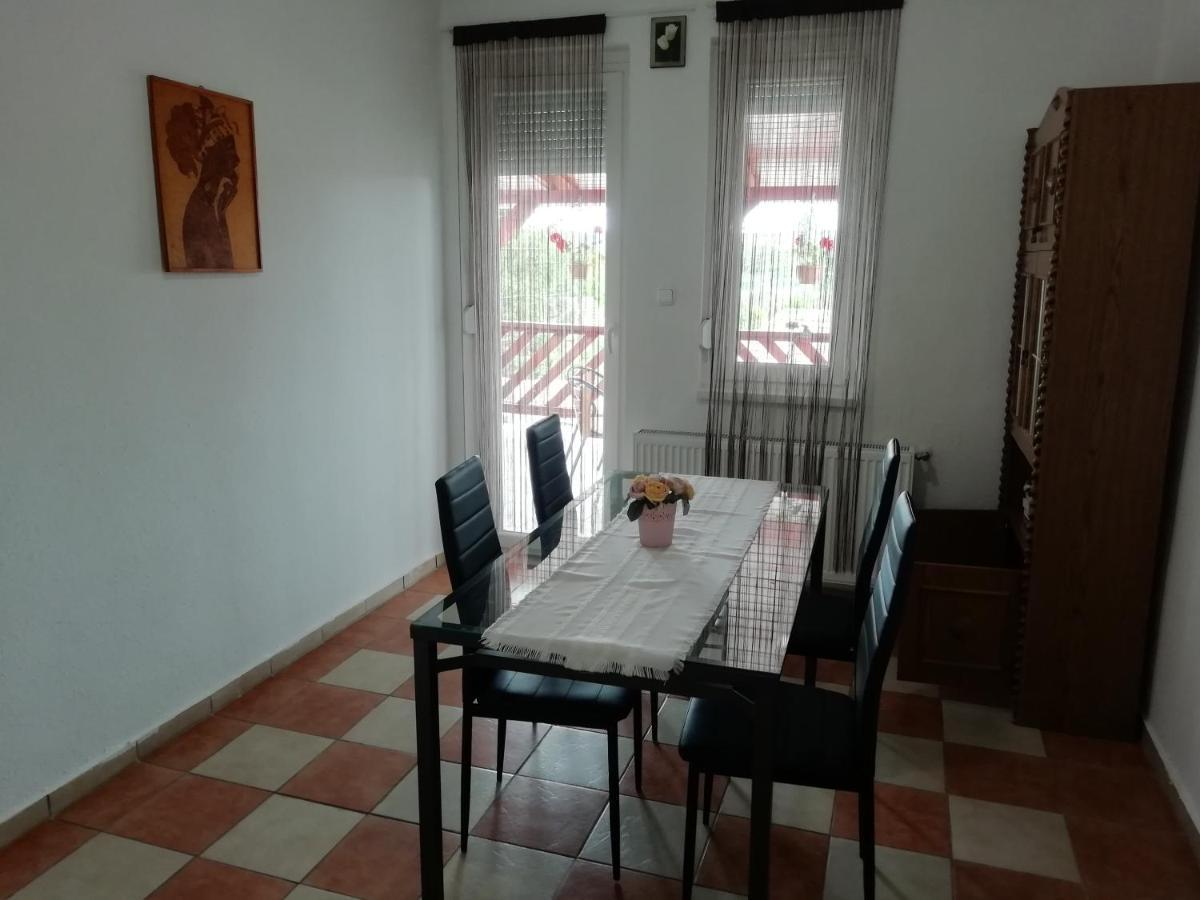Ferienwohnung Vadasztanya Fogado Egerszalók Exterior foto