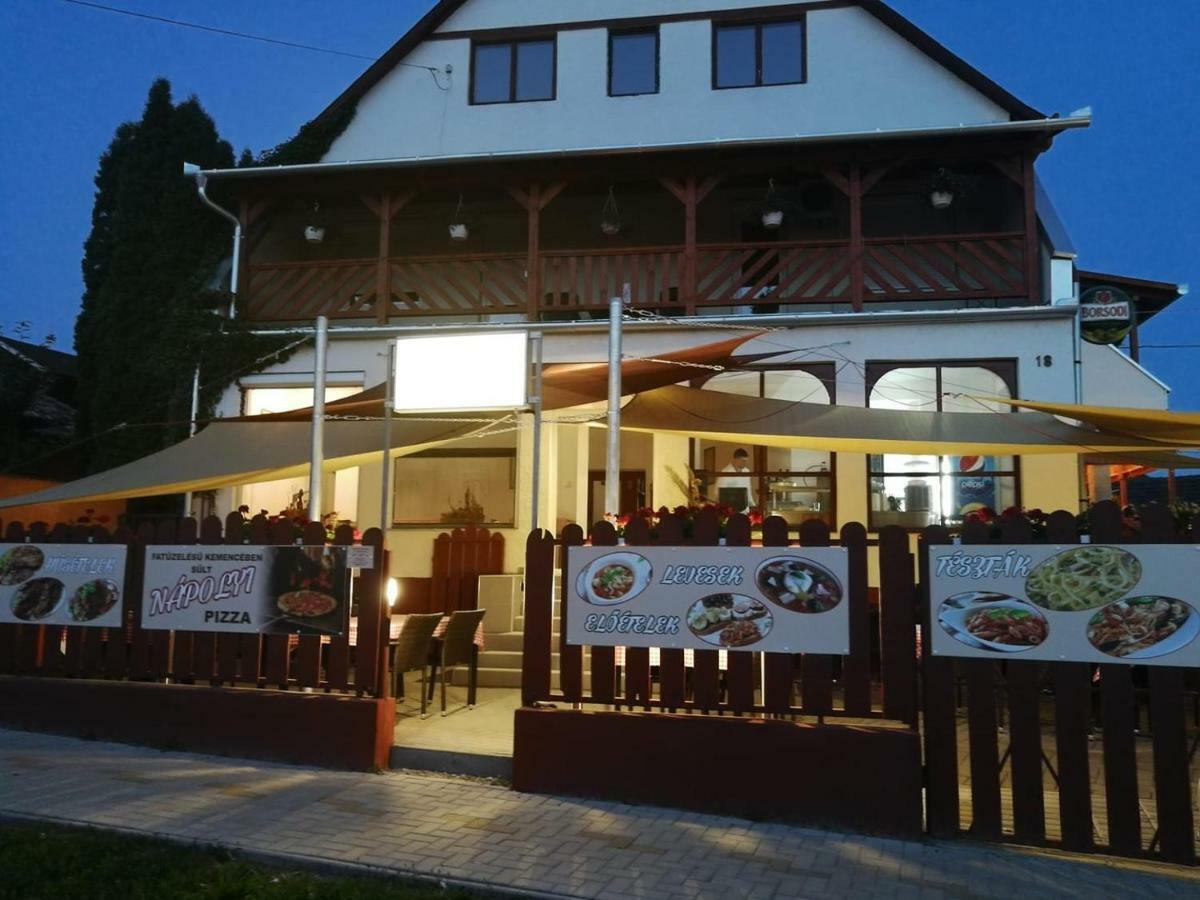 Ferienwohnung Vadasztanya Fogado Egerszalók Exterior foto